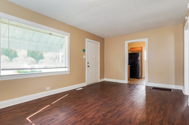 990/Mo, 3004 Forestdale Boulevard Adamsville, AL 35005 Living Room View 3