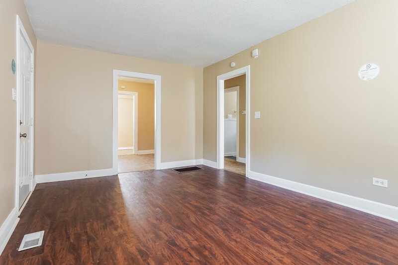 990/Mo, 3004 Forestdale Boulevard Adamsville, AL 35005 Living Room View 4