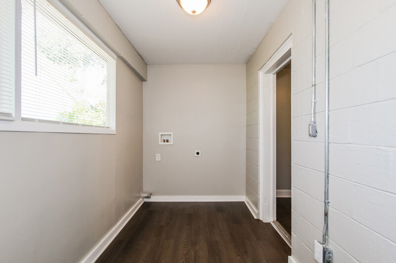 960/Mo, 3004 Forestdale Boulevard Adamsville, AL 35005 Laundry Room View