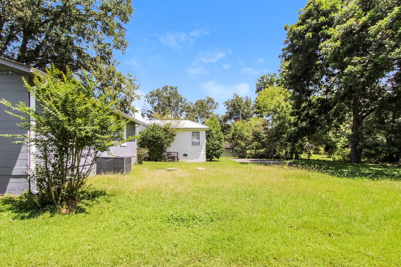960/Mo, 3004 Forestdale Boulevard Adamsville, AL 35005 Rear View