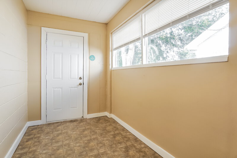 990/Mo, 3004 Forestdale Boulevard Adamsville, AL 35005 Laundry Room View