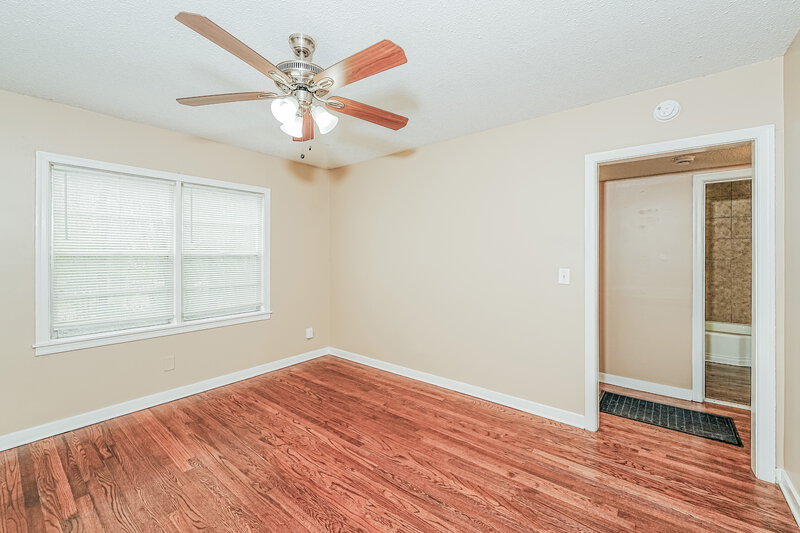 1,050/Mo, 158 24th Street Hueytown, AL 35023 Living Room View