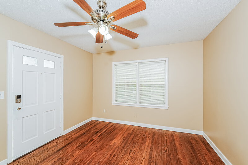 1,050/Mo, 158 24th Street Hueytown, AL 35023 Living Room View 3