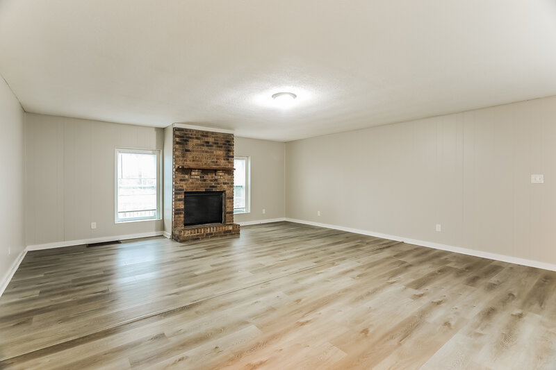 0/Mo, 405 NW 13th Court Center Point, AL 35215 Living Room View