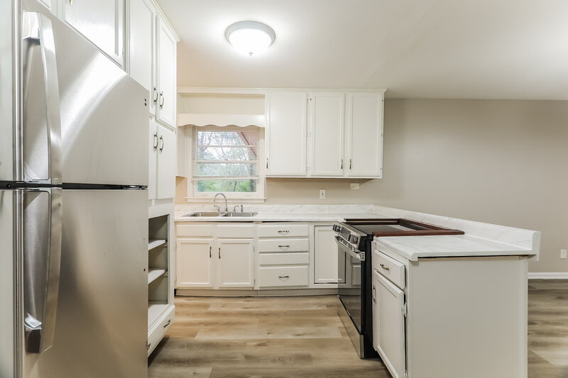 0/Mo, 405 NW 13th Court Center Point, AL 35215 Kitchen View 2