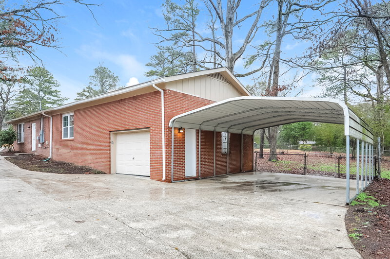 0/Mo, 405 NW 13th Court Center Point, AL 35215 Rear View