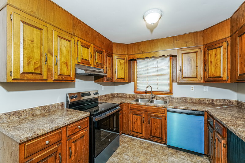 1,610/Mo, 1021 Dawn Dr BIRMINGHAM, AL 35235 Kitchen View 2