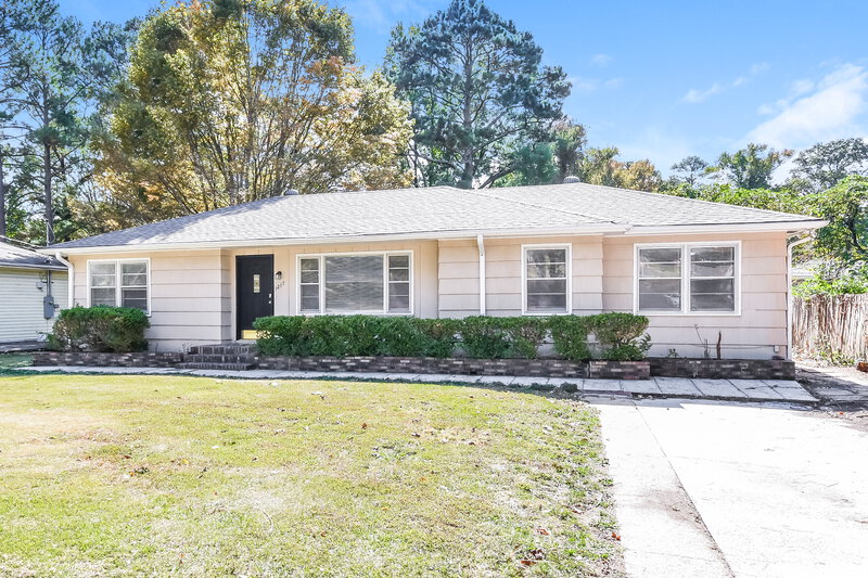 1,170/Mo, 1217 Five Mile Road Birmingham, AL 35215 Front View