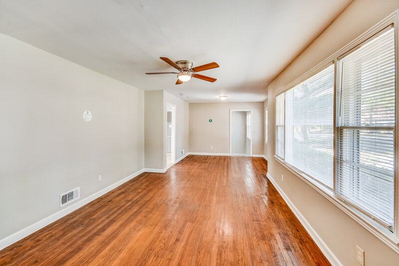 1,170/Mo, 1217 Five Mile Road Birmingham, AL 35215 Living Room View