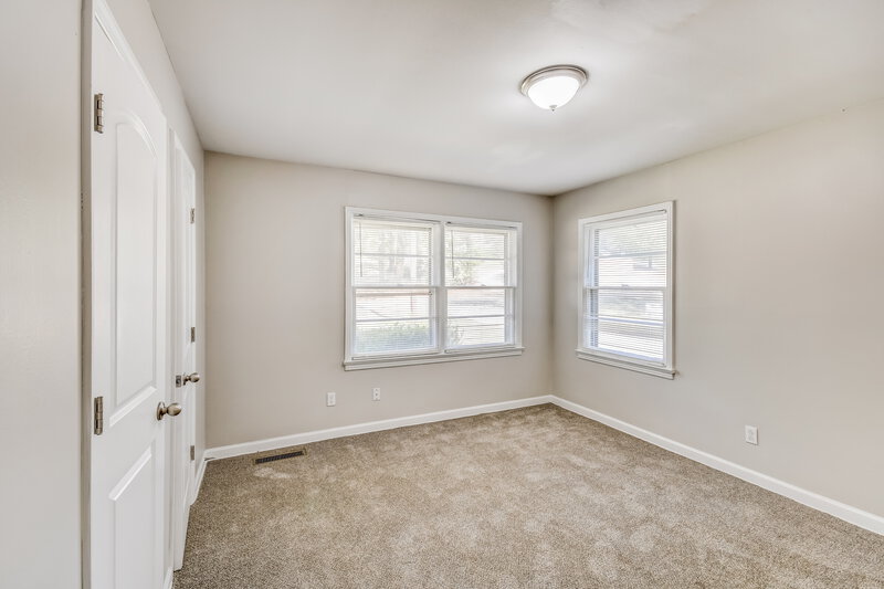 1,170/Mo, 1217 Five Mile Road Birmingham, AL 35215 Main Bedroom View