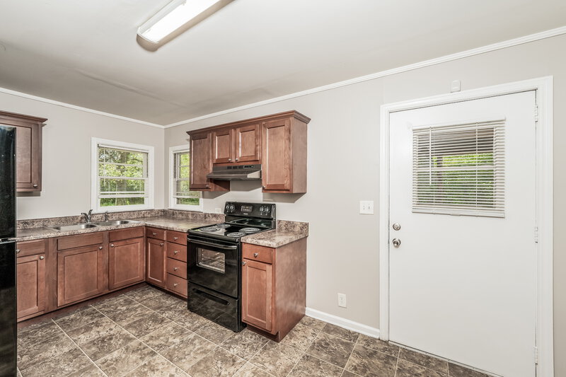 1,240/Mo, 711 Sunny Lane Drive Center Point, AL 35215 Kitchen View 2