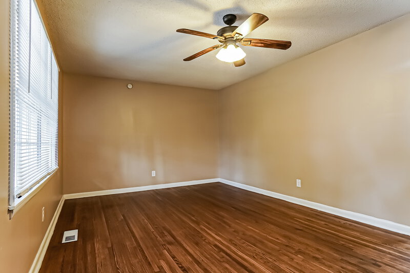 1,535/Mo, 1505 Bobolink Lane Birmingham, AL 35215 Living Room View