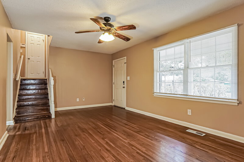 1,535/Mo, 1505 Bobolink Lane Birmingham, AL 35215 Living Room View 3