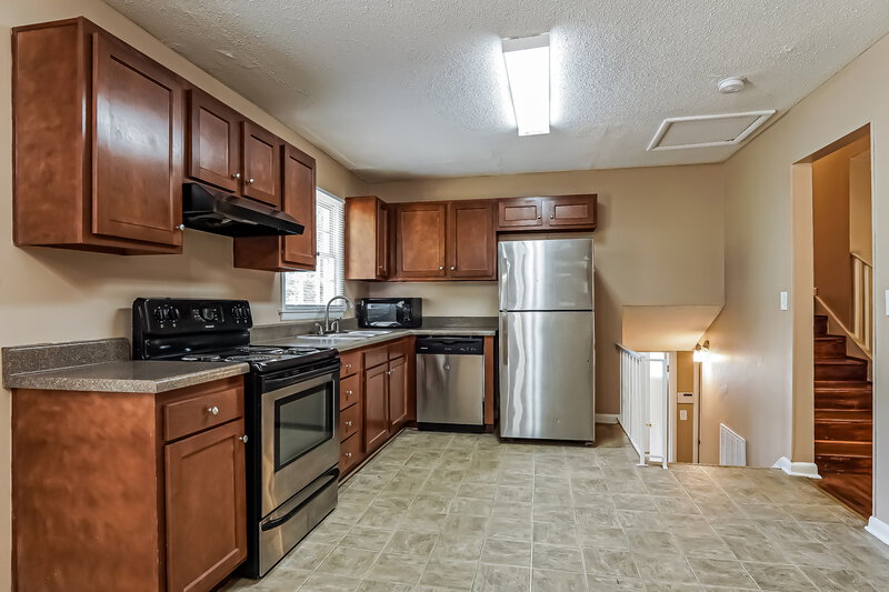 1,535/Mo, 1505 Bobolink Lane Birmingham, AL 35215 Kitchen View 2