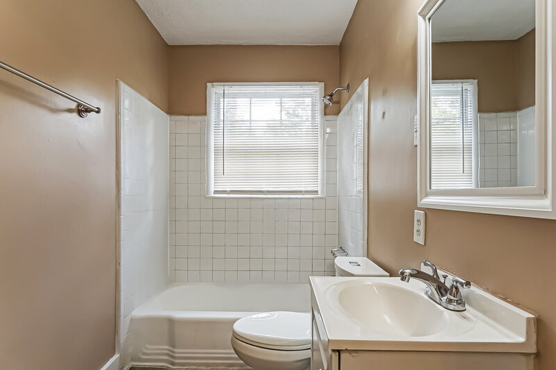 1,535/Mo, 1505 Bobolink Lane Birmingham, AL 35215 Bathroom View 2