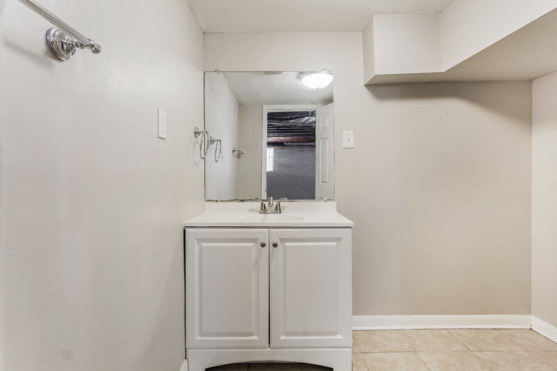 1,345/Mo, 748 Barclay Lane Birmingham, AL 35206 Bathroom View