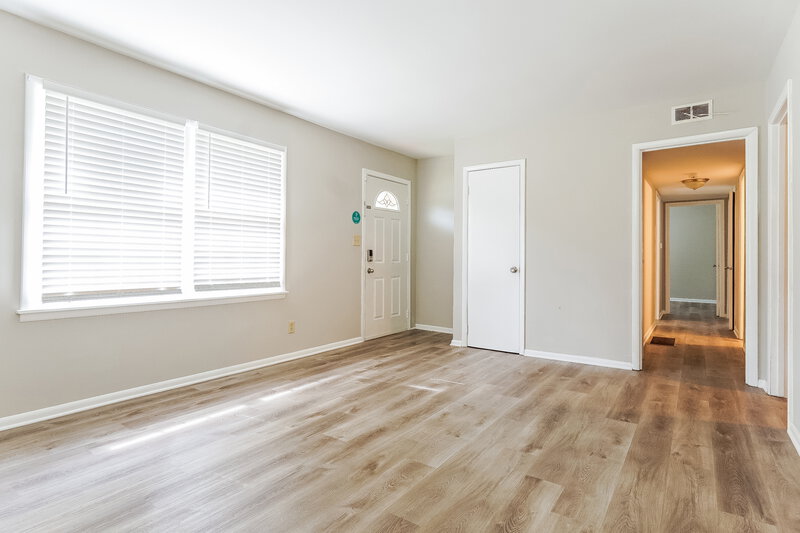 1,345/Mo, 1321 4th Way NW Center Point, AL 35215 Living Room View