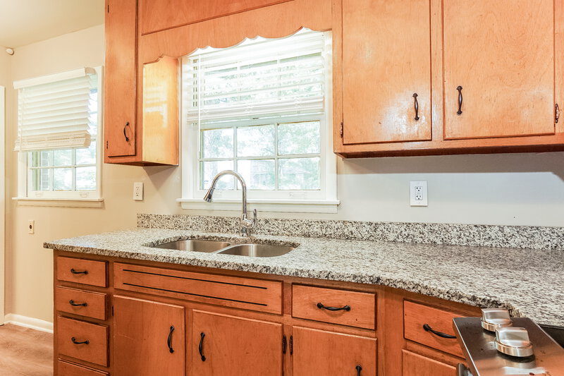 1,345/Mo, 1321 4th Way NW Center Point, AL 35215 Kitchen View 3