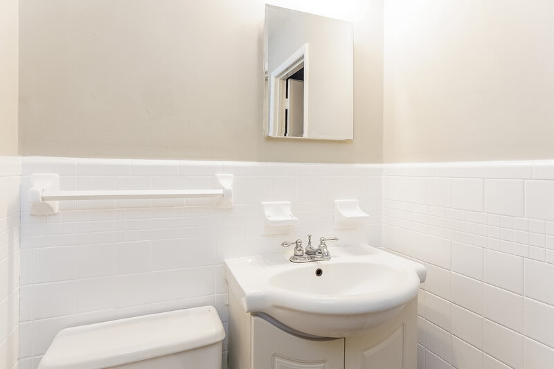 1,345/Mo, 1321 4th Way NW Center Point, AL 35215 Bathroom View