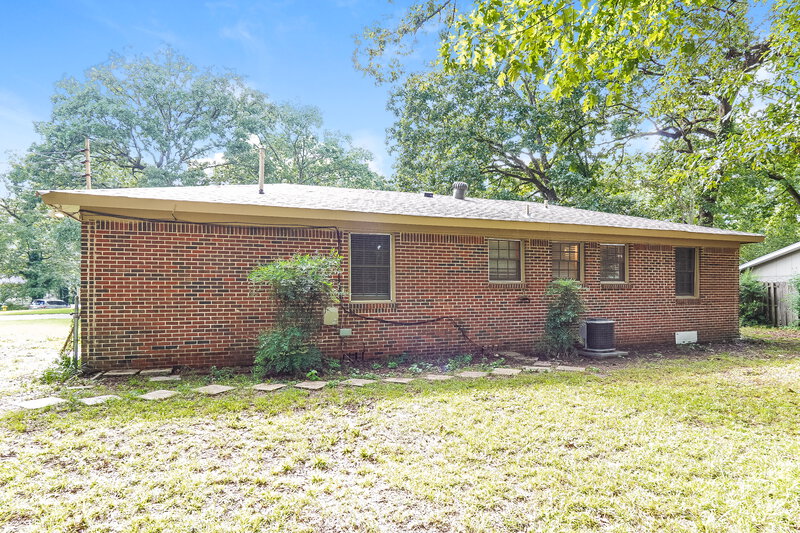 1,345/Mo, 1321 4th Way NW Center Point, AL 35215 Rear View