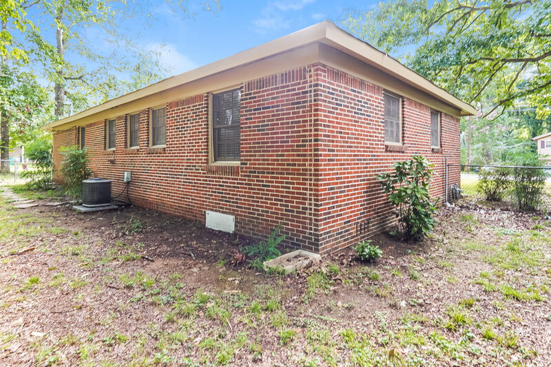 1,345/Mo, 1321 4th Way NW Center Point, AL 35215 Rear View 2