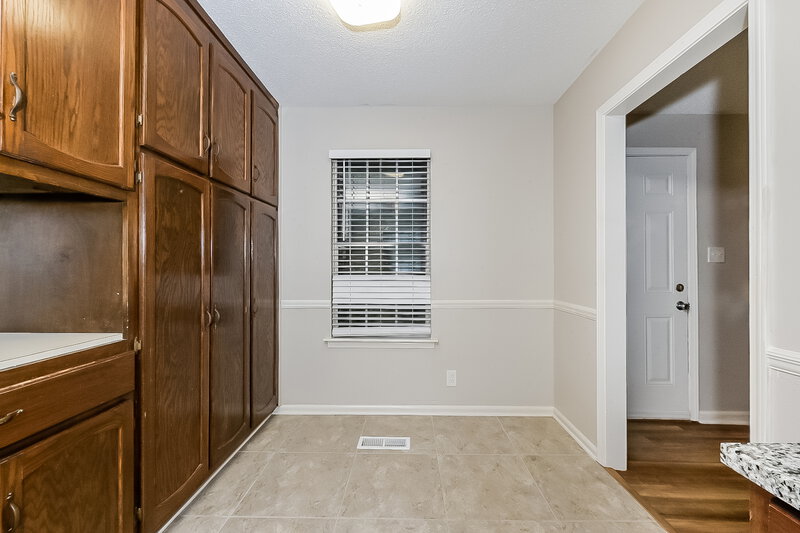 1,275/Mo, 3137 Cobblestone Dr Birmingham, AL 35215 Breakfast Nook View