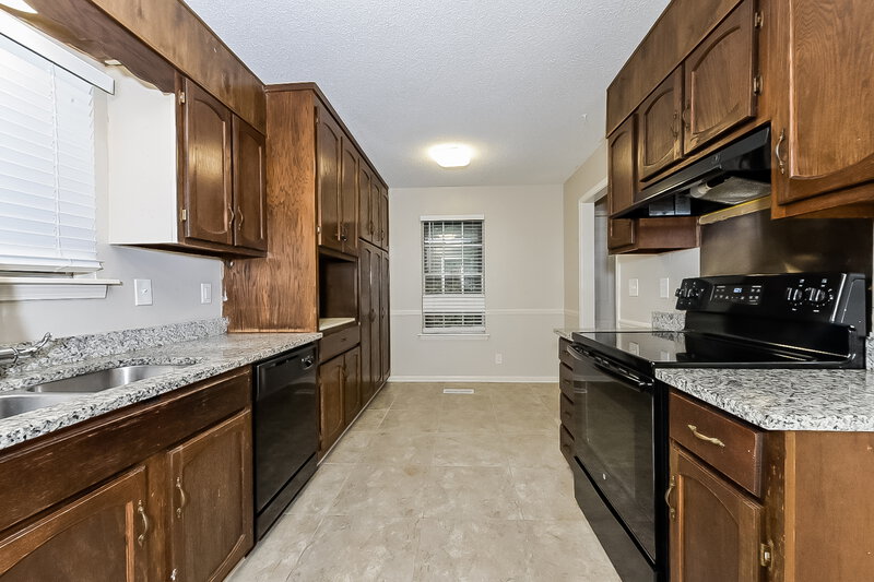 1,275/Mo, 3137 Cobblestone Dr Birmingham, AL 35215 Kitchen View 2