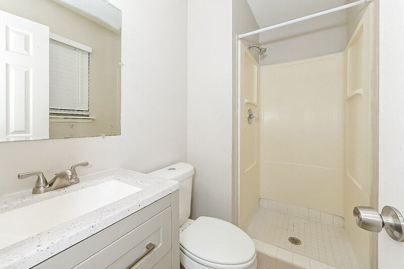 1,275/Mo, 3137 Cobblestone Dr Birmingham, AL 35215 Main Bathroom View