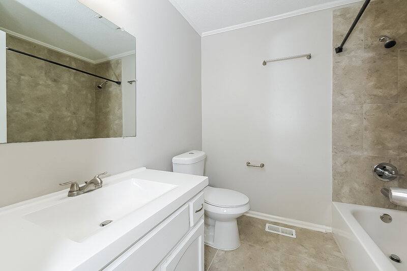1,275/Mo, 3137 Cobblestone Dr Birmingham, AL 35215 Bathroom View
