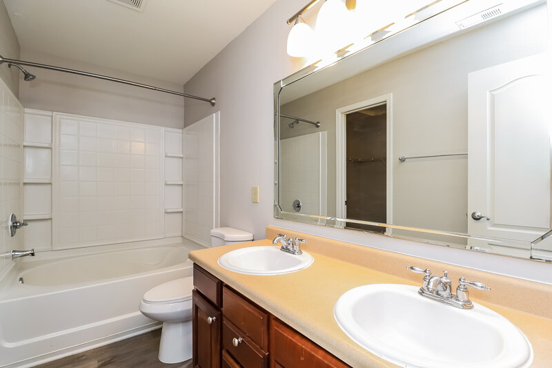 2,370/Mo, 3118 Bamburgh Ct Charlotte, NC 28216 Main Bathroom View