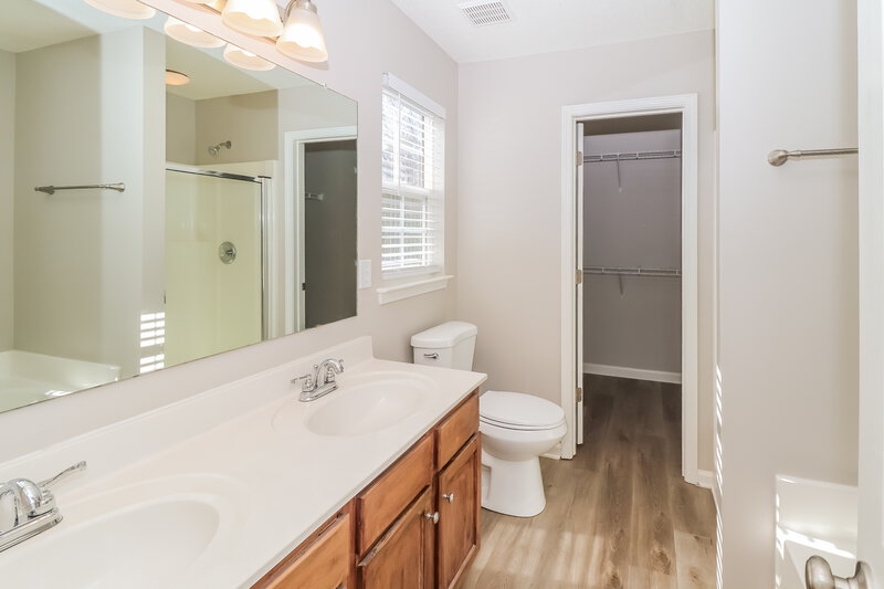 2,970/Mo, 8448 Angwin Pl Charlotte, NC 28262 Main Bathroom View