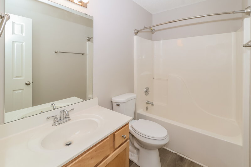 2,970/Mo, 8448 Angwin Pl Charlotte, NC 28262 Bathroom View