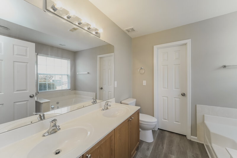 1,805/Mo, 161 Shephard Hill Dr Mooresville, NC 28115 Main Bathroom View