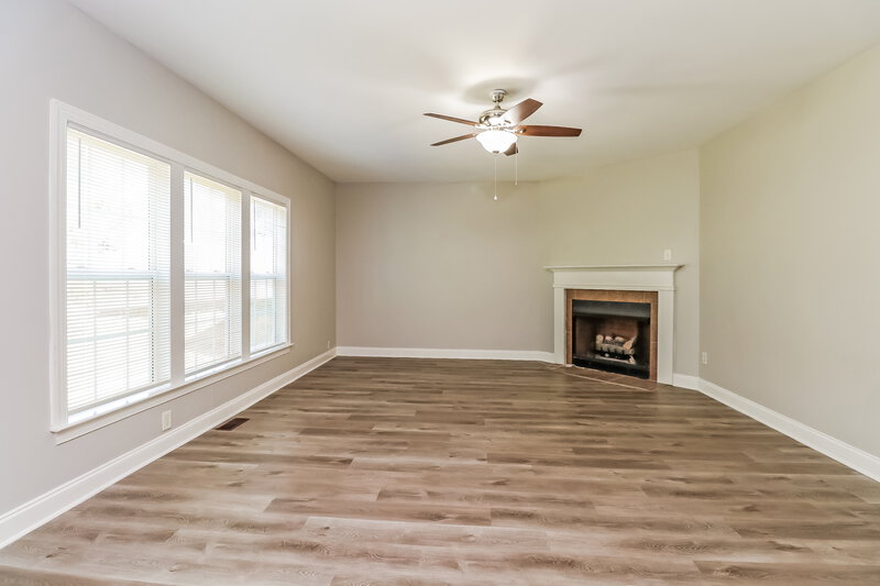 2,175/Mo, 6015 Timbertop Ln Charlotte, NC 28215 Living Room View