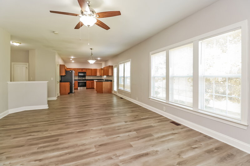 2,175/Mo, 6015 Timbertop Ln Charlotte, NC 28215 Living Room View 2