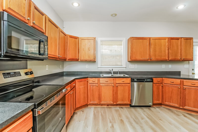 2,175/Mo, 6015 Timbertop Ln Charlotte, NC 28215 Kitchen View