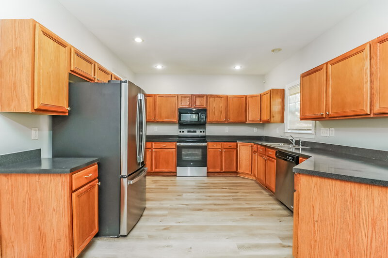 2,175/Mo, 6015 Timbertop Ln Charlotte, NC 28215 Kitchen View 2