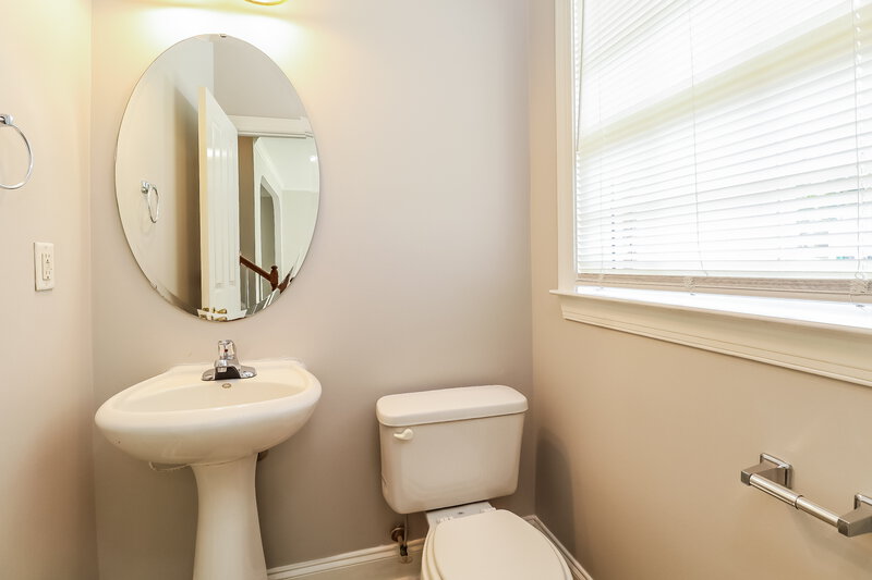 2,175/Mo, 6015 Timbertop Ln Charlotte, NC 28215 Bathroom View