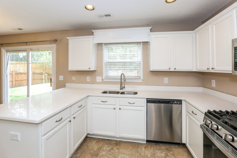 1,995/Mo, 8810 Laurel Run Dr Charlotte, NC 28269 Kitchen View