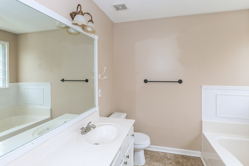 1,995/Mo, 8810 Laurel Run Dr Charlotte, NC 28269 Main Bathroom View