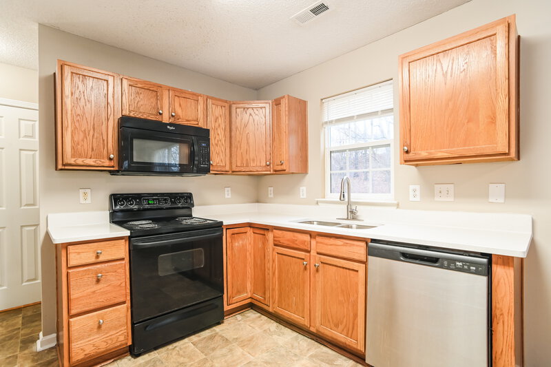 1,880/Mo, 14327 O Casey Ln Charlotte, NC 28213 Kitchen View 2