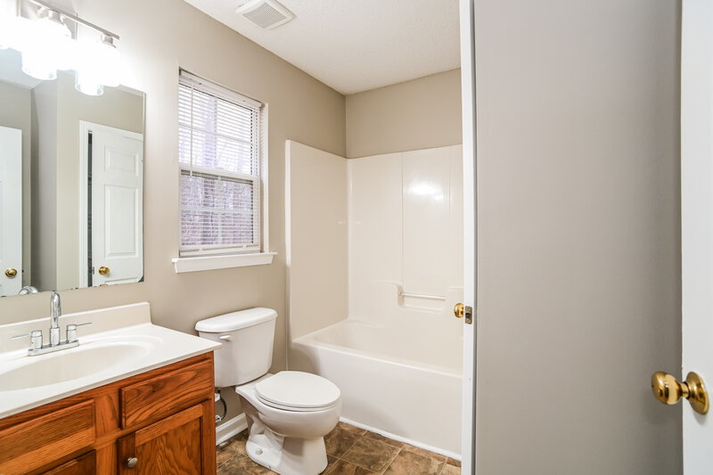 1,880/Mo, 14327 O Casey Ln Charlotte, NC 28213 Bathroom View