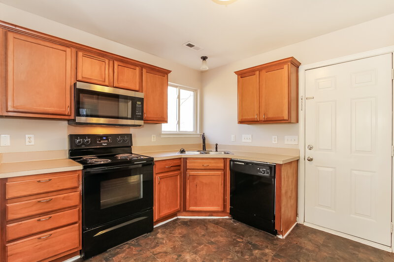 1,945/Mo, 5931 Laurenfield Dr Charlotte, NC 28269 Kitchen View 2