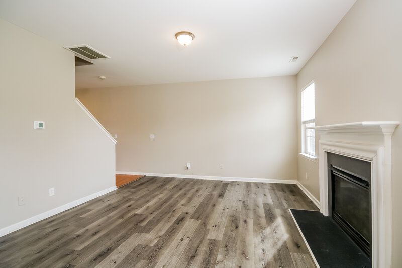 2,000/Mo, 4920 Lifeline Ln Charlotte, NC 28278 Living Room View 2