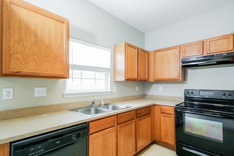 2,000/Mo, 4920 Lifeline Ln Charlotte, NC 28278 Kitchen View 2