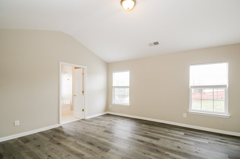 2,000/Mo, 4920 Lifeline Ln Charlotte, NC 28278 Main Bedroom View 2