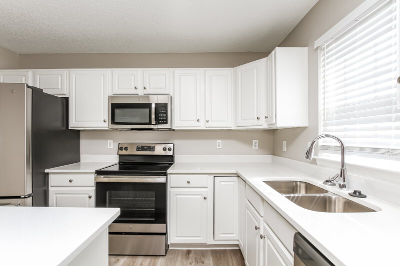 2,220/Mo, 8534 Appledale Dr Charlotte, NC 28262 Kitchen View 2