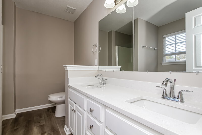 2,220/Mo, 8534 Appledale Dr Charlotte, NC 28262 Main Bathroom View