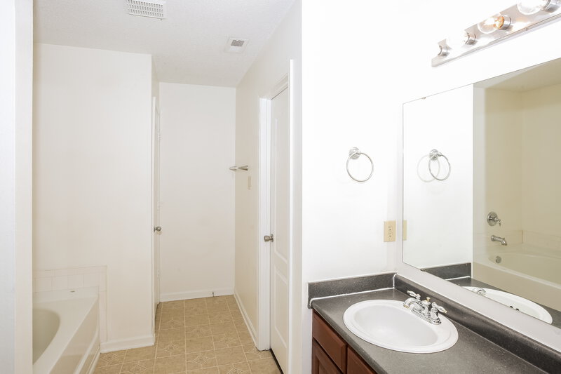 2,755/Mo, 5581 Hammermill Dr Harrisburg, NC 28075 Main Bathroom View