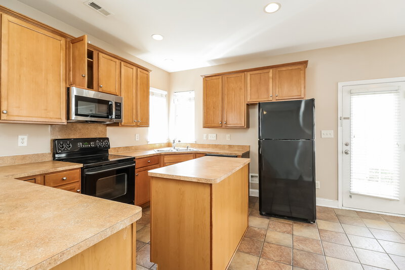 2,020/Mo, 13768 Aldenbrook Dr Huntersville, NC 28078 Kitchen View 2